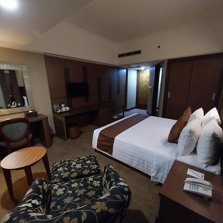 Horison Ultima Menteng Джакарта Екстериор снимка