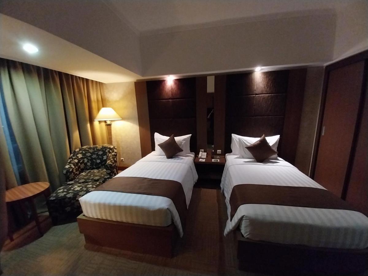 Horison Ultima Menteng Джакарта Екстериор снимка