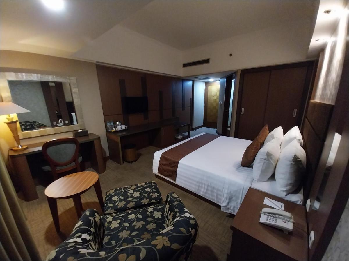 Horison Ultima Menteng Джакарта Екстериор снимка