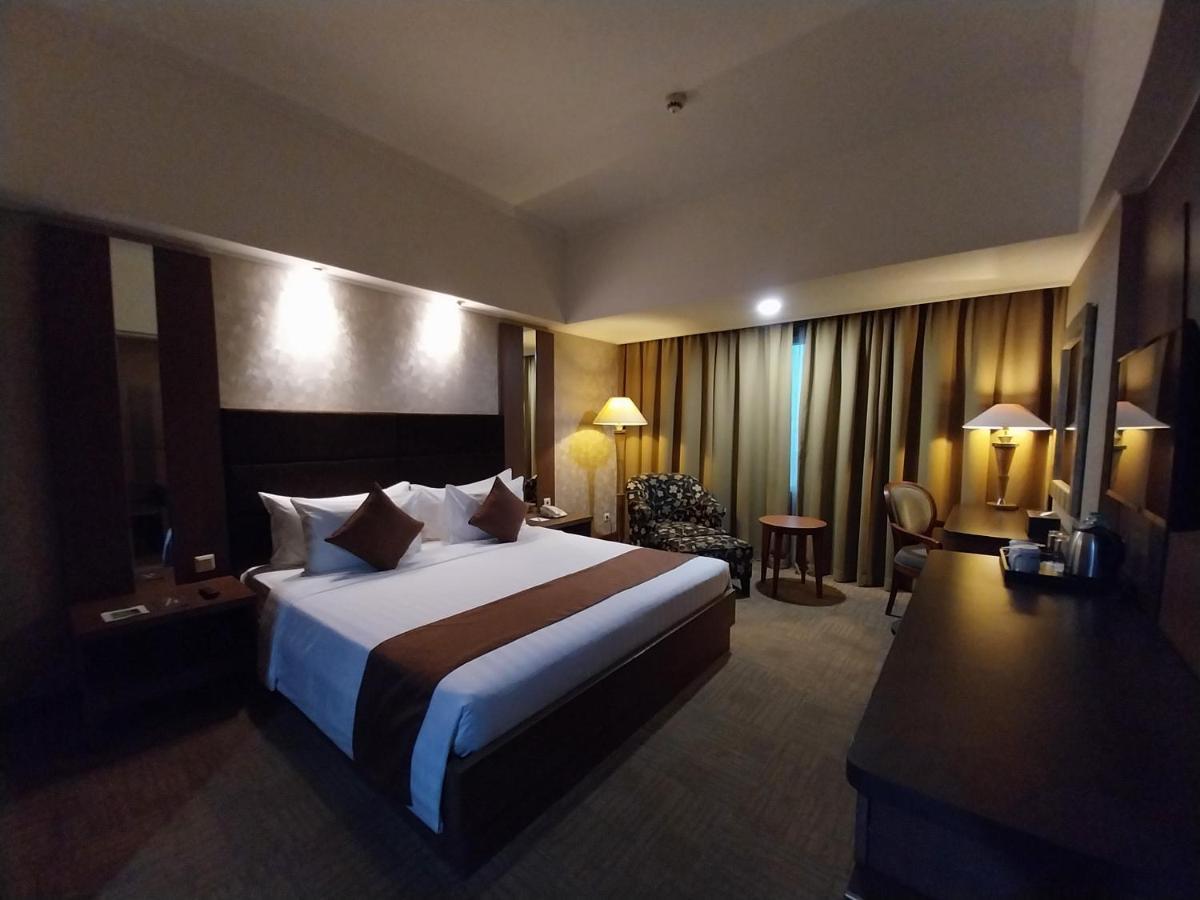 Horison Ultima Menteng Джакарта Екстериор снимка