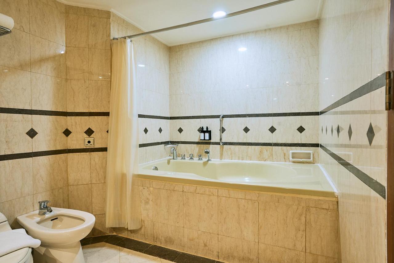 Horison Ultima Menteng Джакарта Екстериор снимка