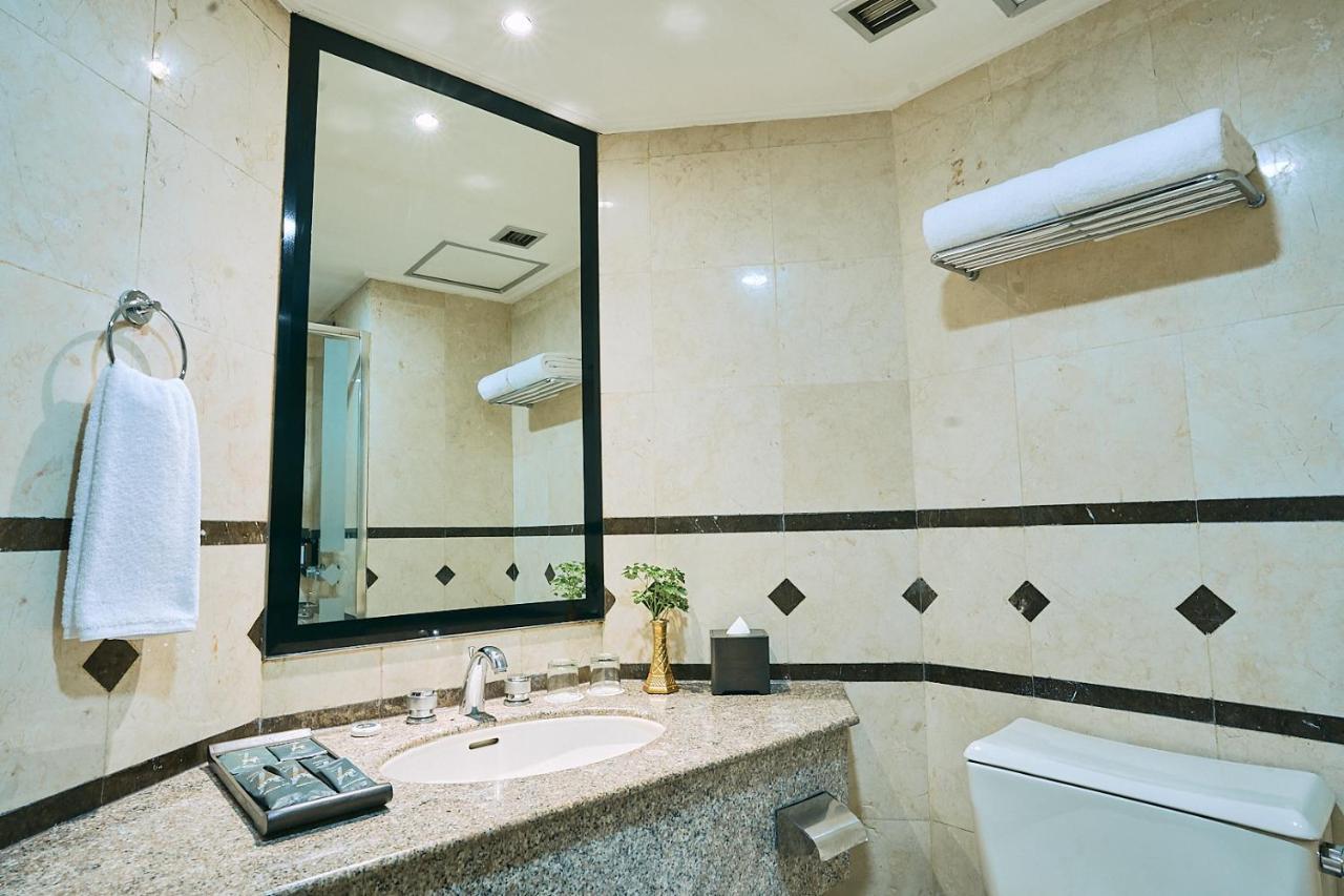 Horison Ultima Menteng Джакарта Екстериор снимка